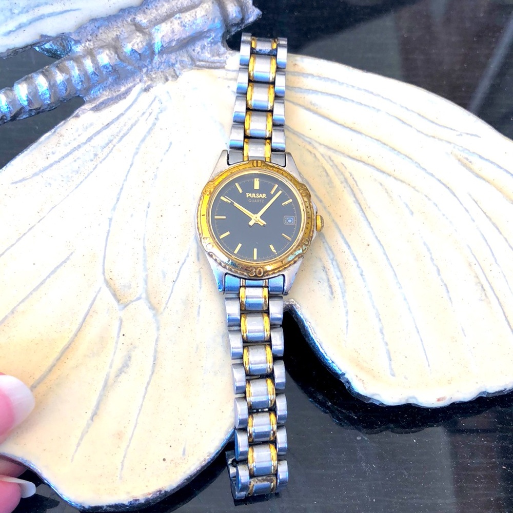 Pulsar gold/silver watch w/ a black face